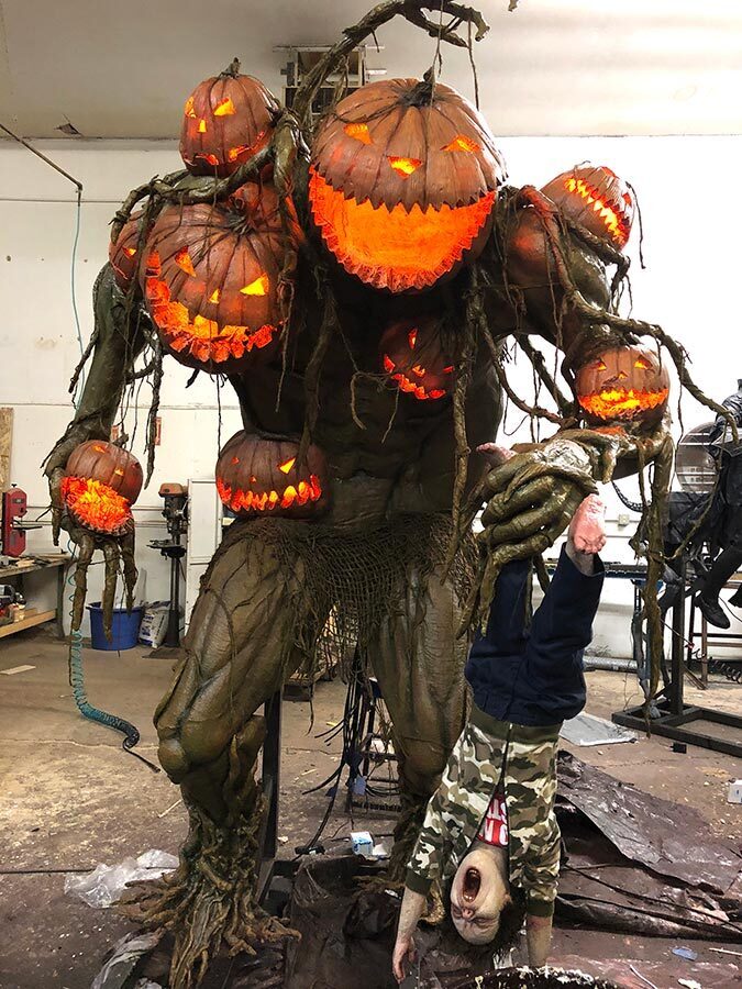 320b5502bf5e36f2ad99594b4d5cfa6d6dad9c5f11d289cbce97fd5cfd3bc9d4 2025 Halloween Giant Pumpkin Monster and Child