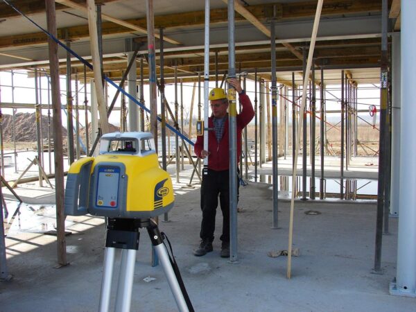 Spectra LL300N-2 Level Kit with HL450 Receiver & Tripod